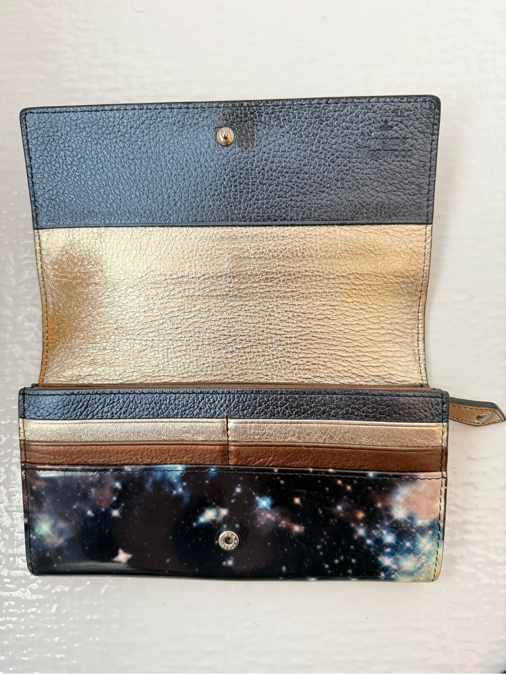 Vivienne Westwood Galaxy Outerspace Print Trifold Wallet - Metallic Black & Gold